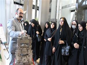 بازدید دانشجویان دختراز نمایشگاه دستاوردهای پارک علم و فناوری جهاد دانشگاهی کرمانشاه"