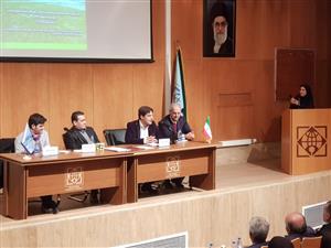 اکران و نقد مستند «این زمین خوردنی نیست» در دانشگاه امام خمینی (ره)